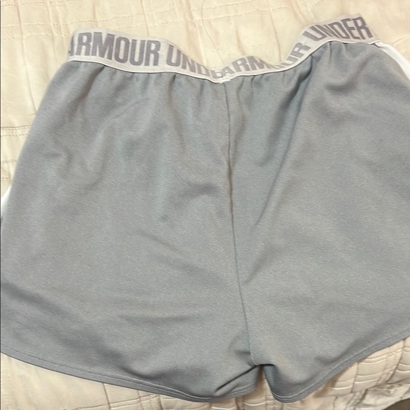 Under Armour Gray and White Athletic Shorts Moisture-Wicking Lightweight - Picture 2 of 2